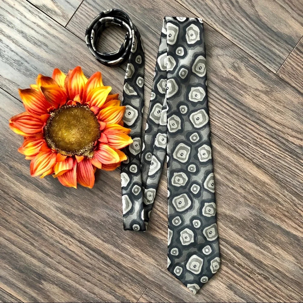 🌻5/$25🌻VAN HEUSEN Black/Gray Printed Tie